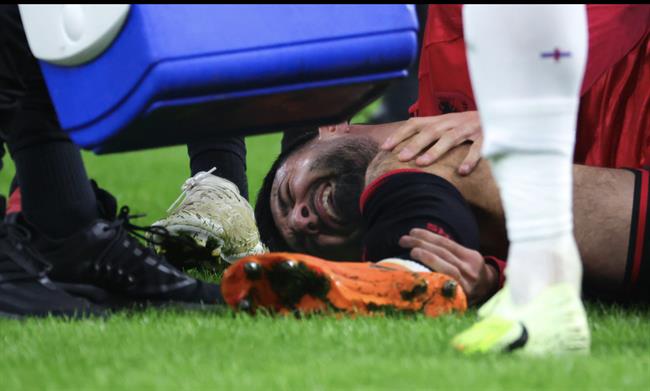 Armando Broja da phai roi san trong nuoc mat khi doi dau voi doi tuyen Anh